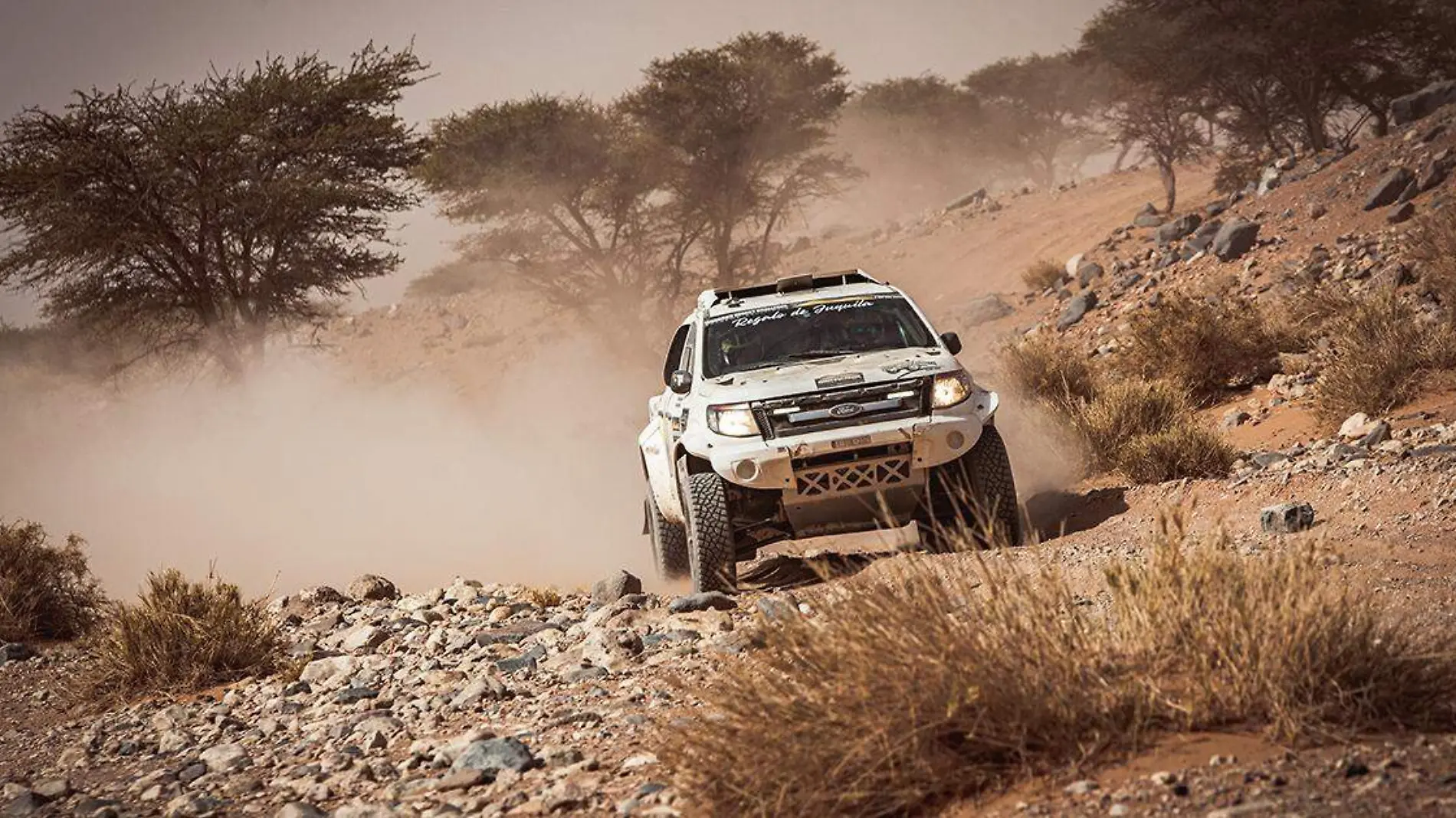 Pedro de Uriarte surcando las dunas del Morocco Desert Challenge